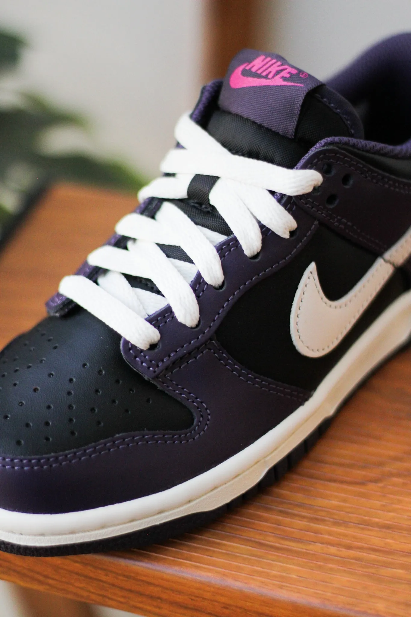 DUNK LOW (GS) "BLACK/DARK RAISIN"