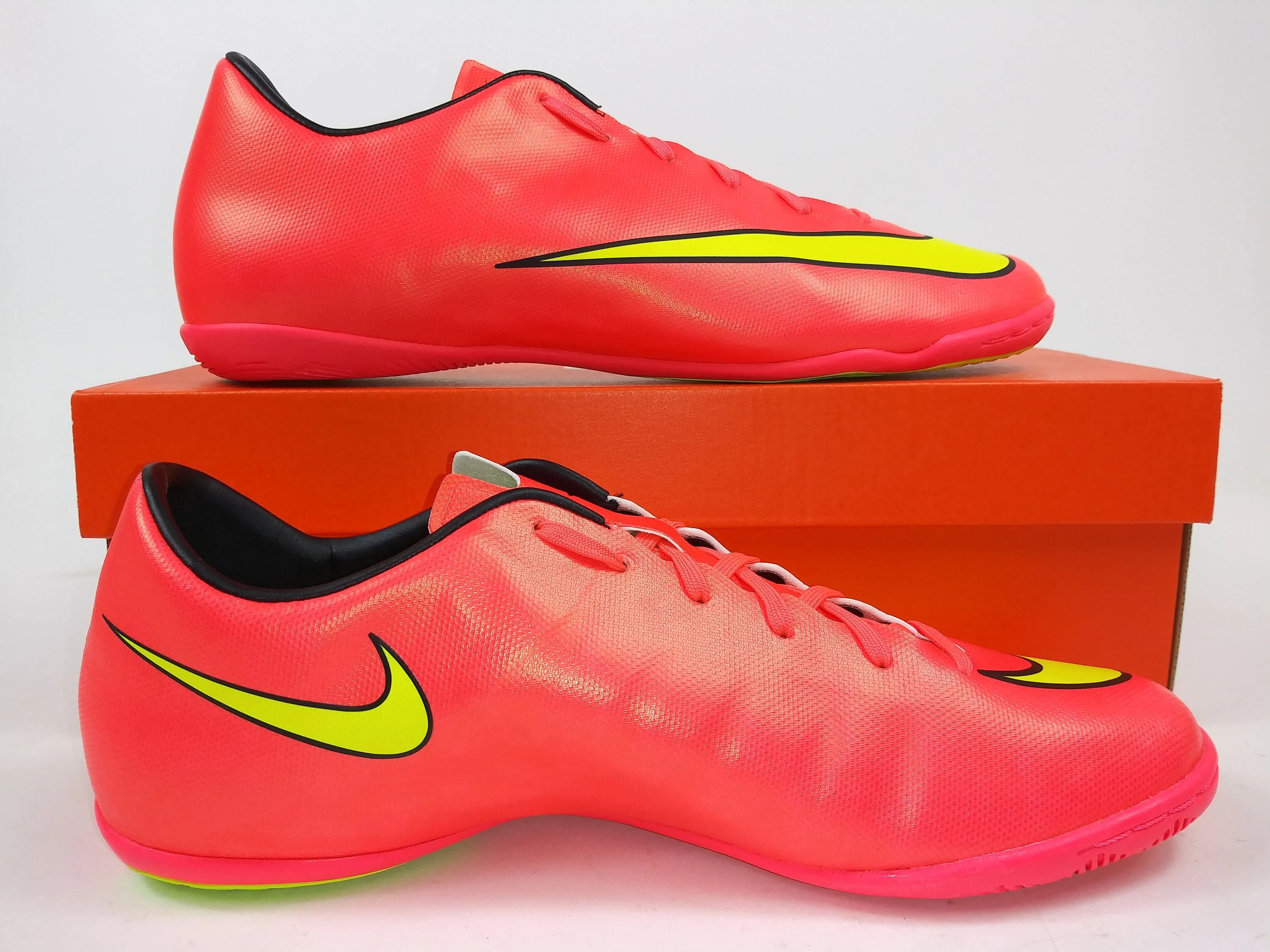 Nike Mercurial Victory V IC Hyper Punch