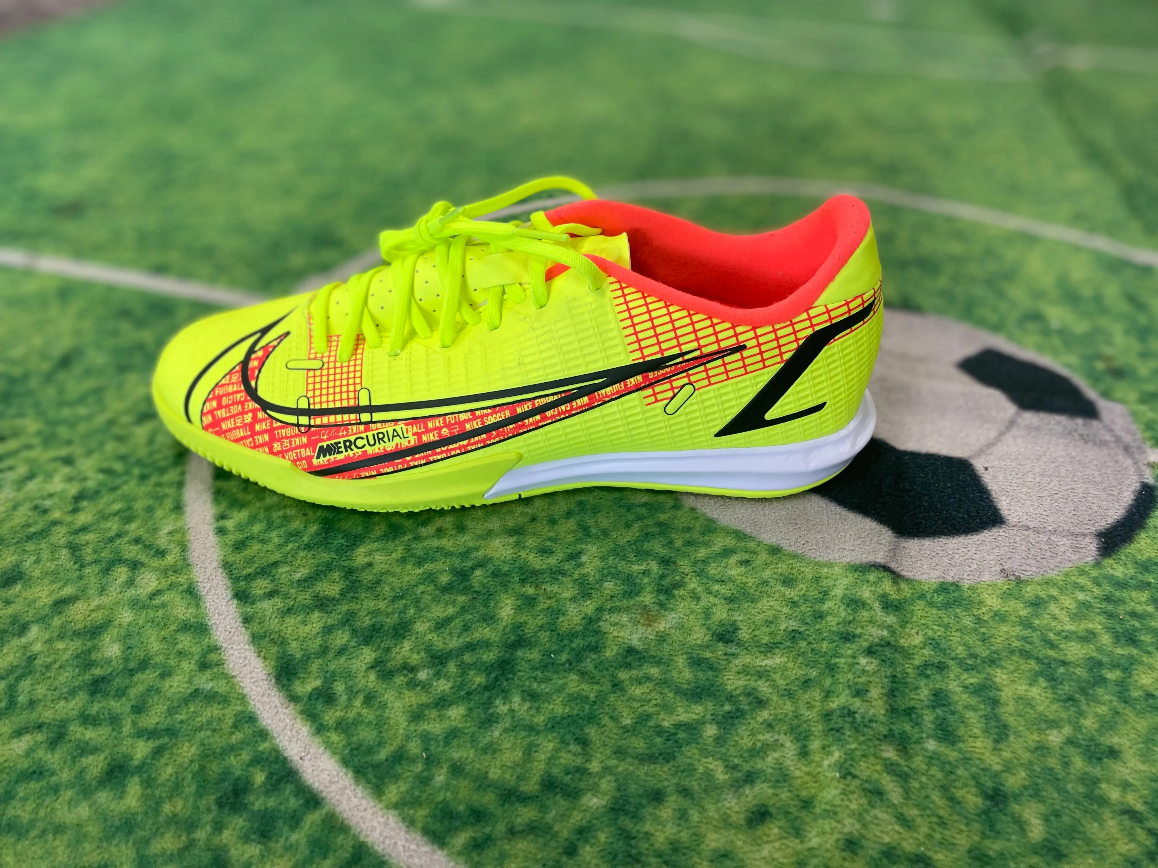 Nike Vapor Academy Indoor soccer cleats